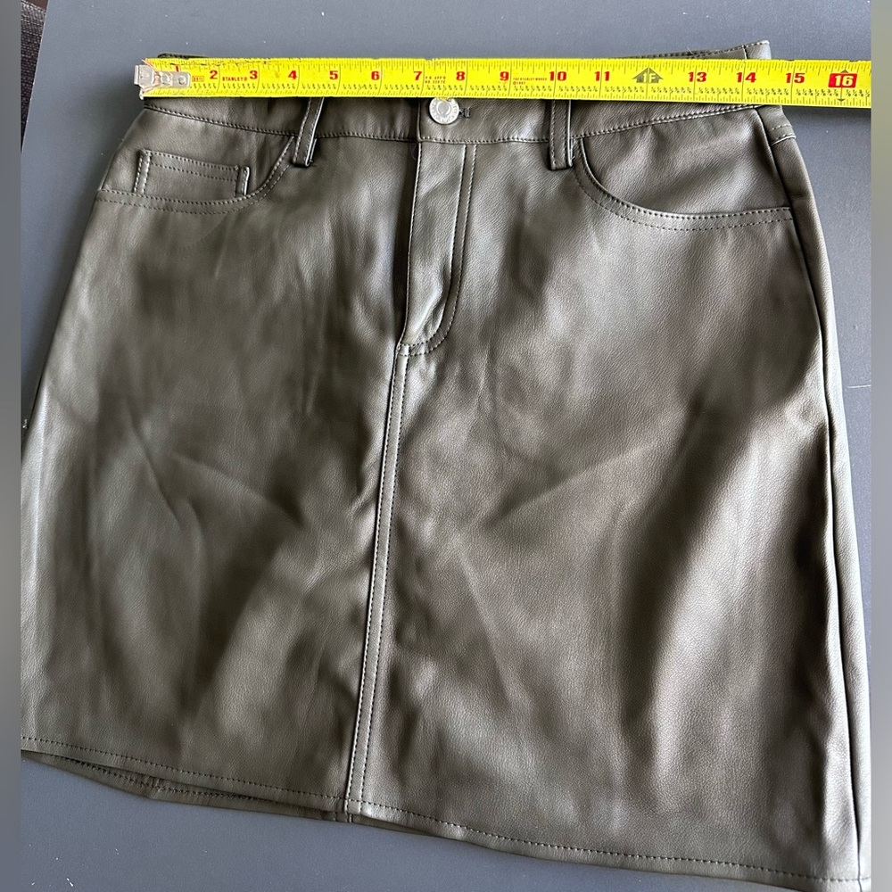 Marc New York Jeans Women's Faux Leather mini skirt dark Green Size 6 - Picture 8 of 10